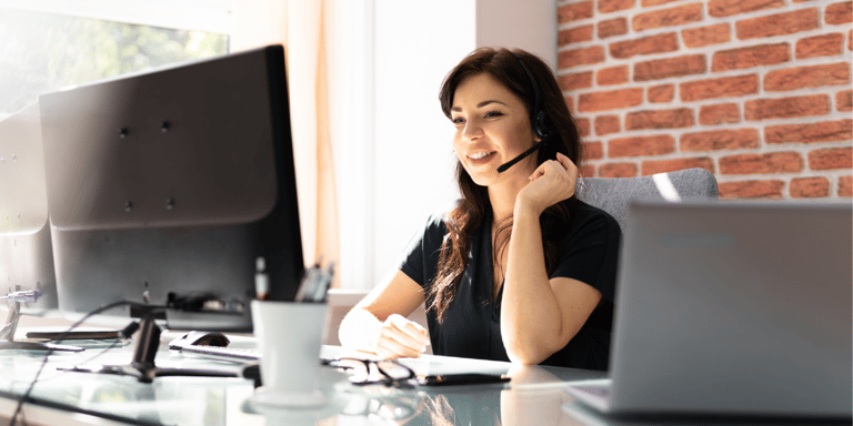 Canva-FI-woman-on-call-with-multiple-computers