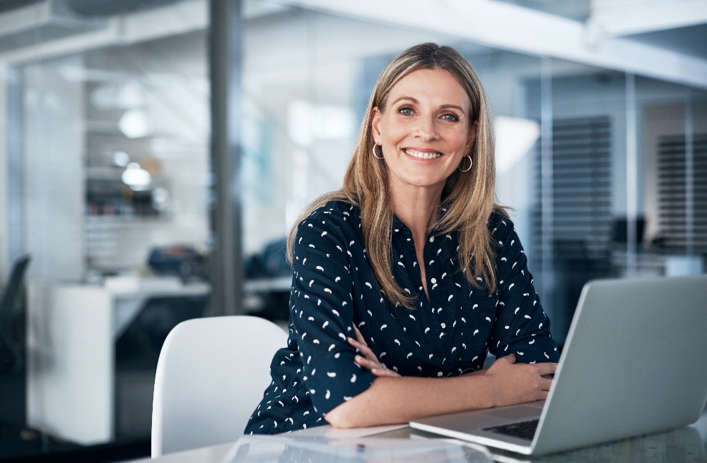 Business woman smiling with Laptop