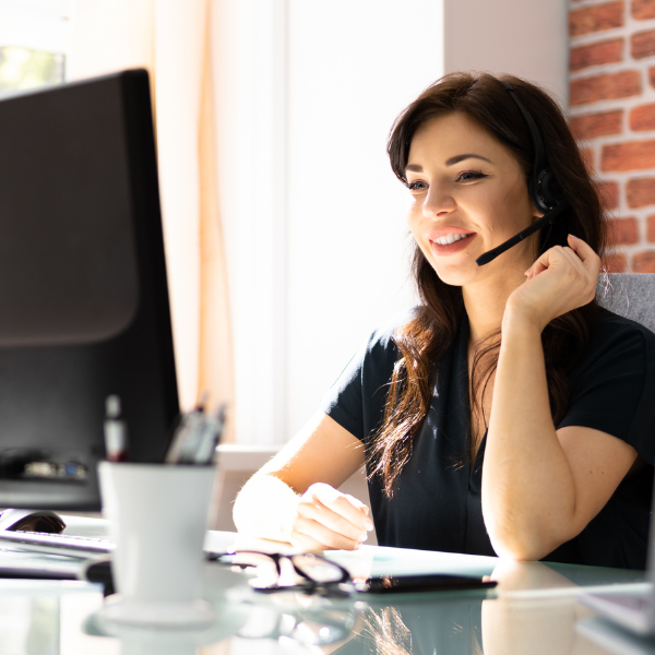 Canva-FI-woman-on-call-with-multiple-computers-1